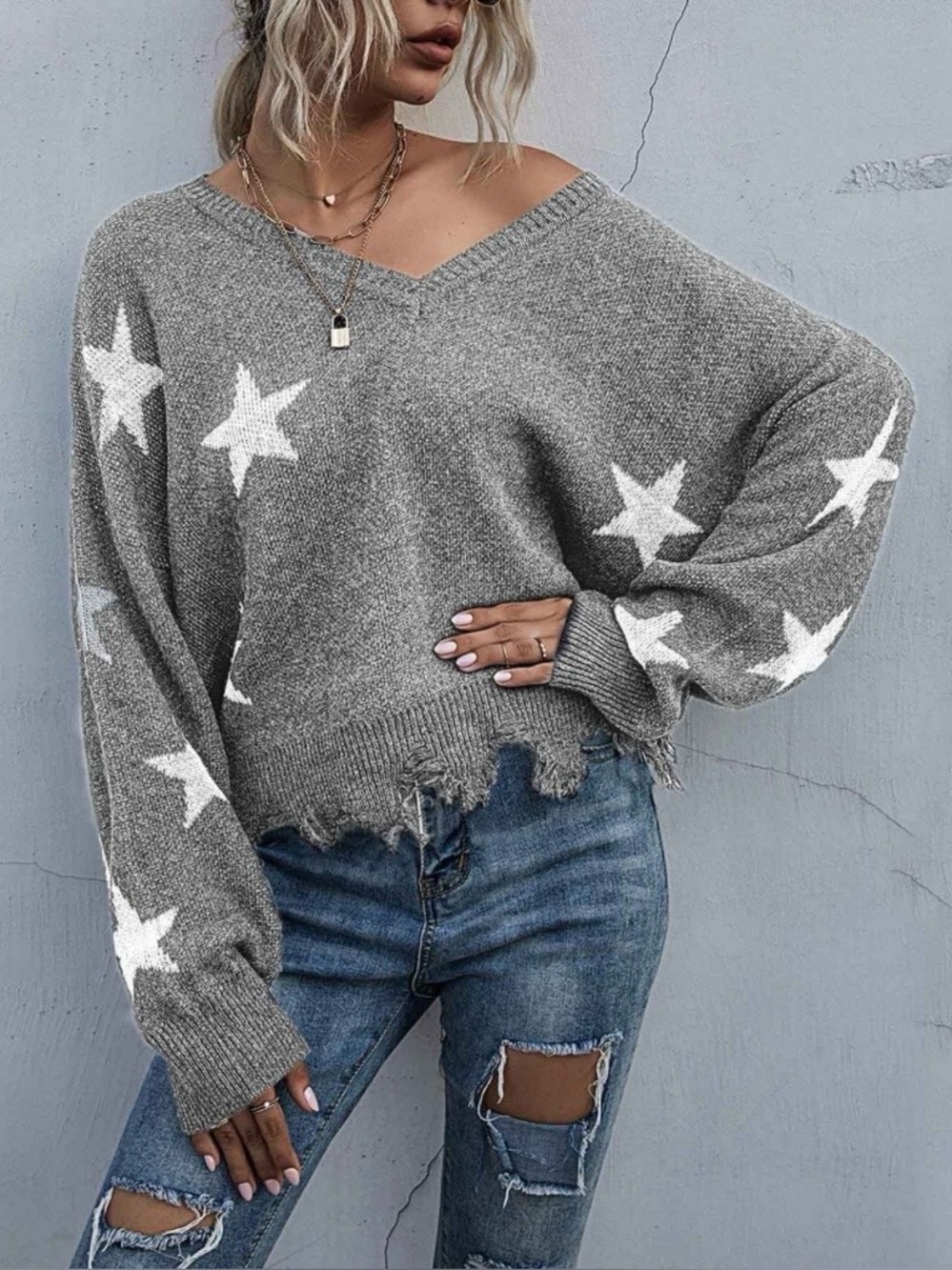 Grey Star Pattern Knit V-Neck Distressed Frayed Hem Sweater M